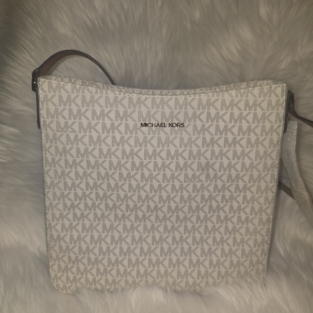 Michael Kors Cream Shoulder Bag - Picture 3 of 13